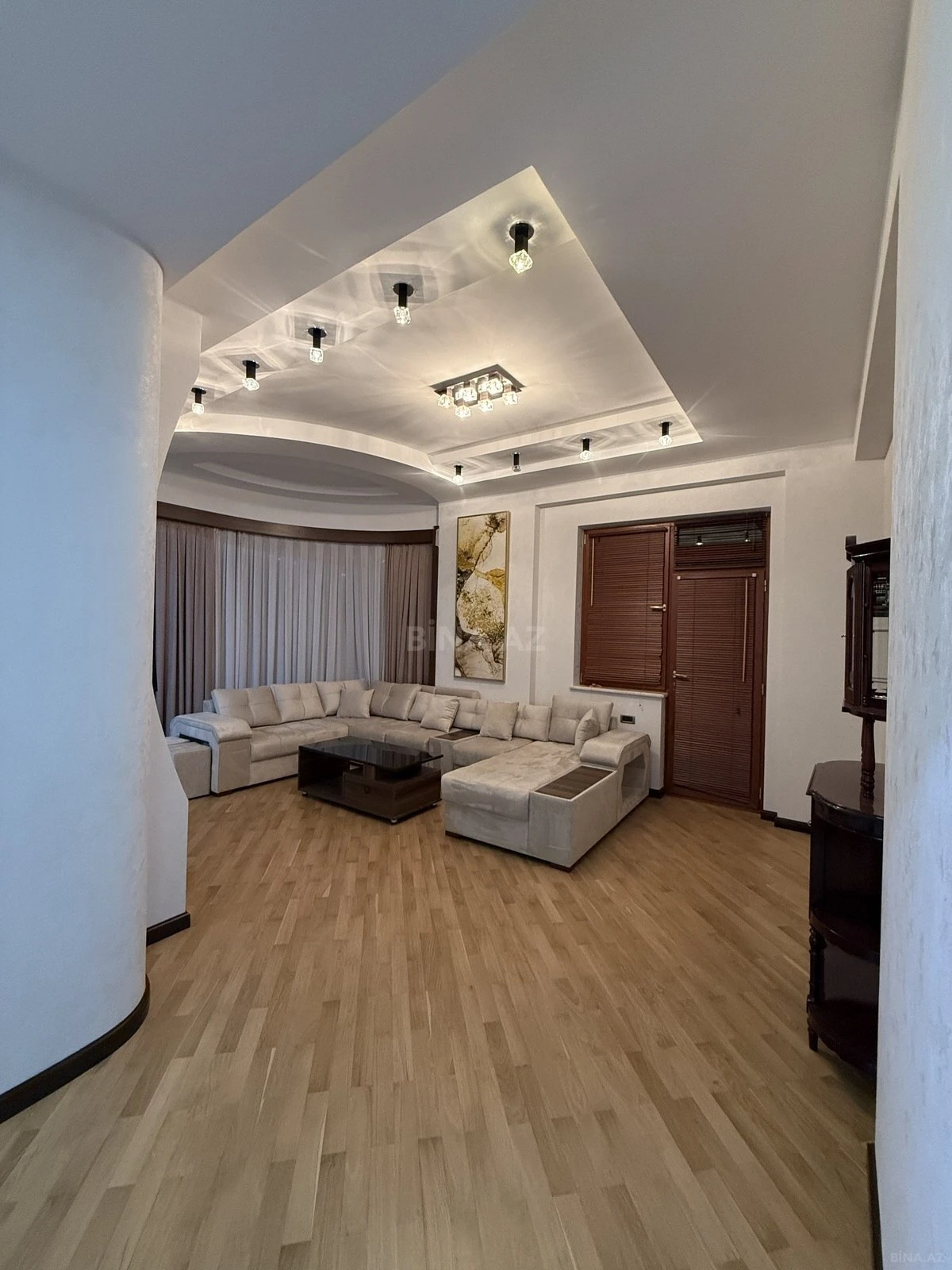 Kirayə verilir 3 otaqlı mənzil 140 m²