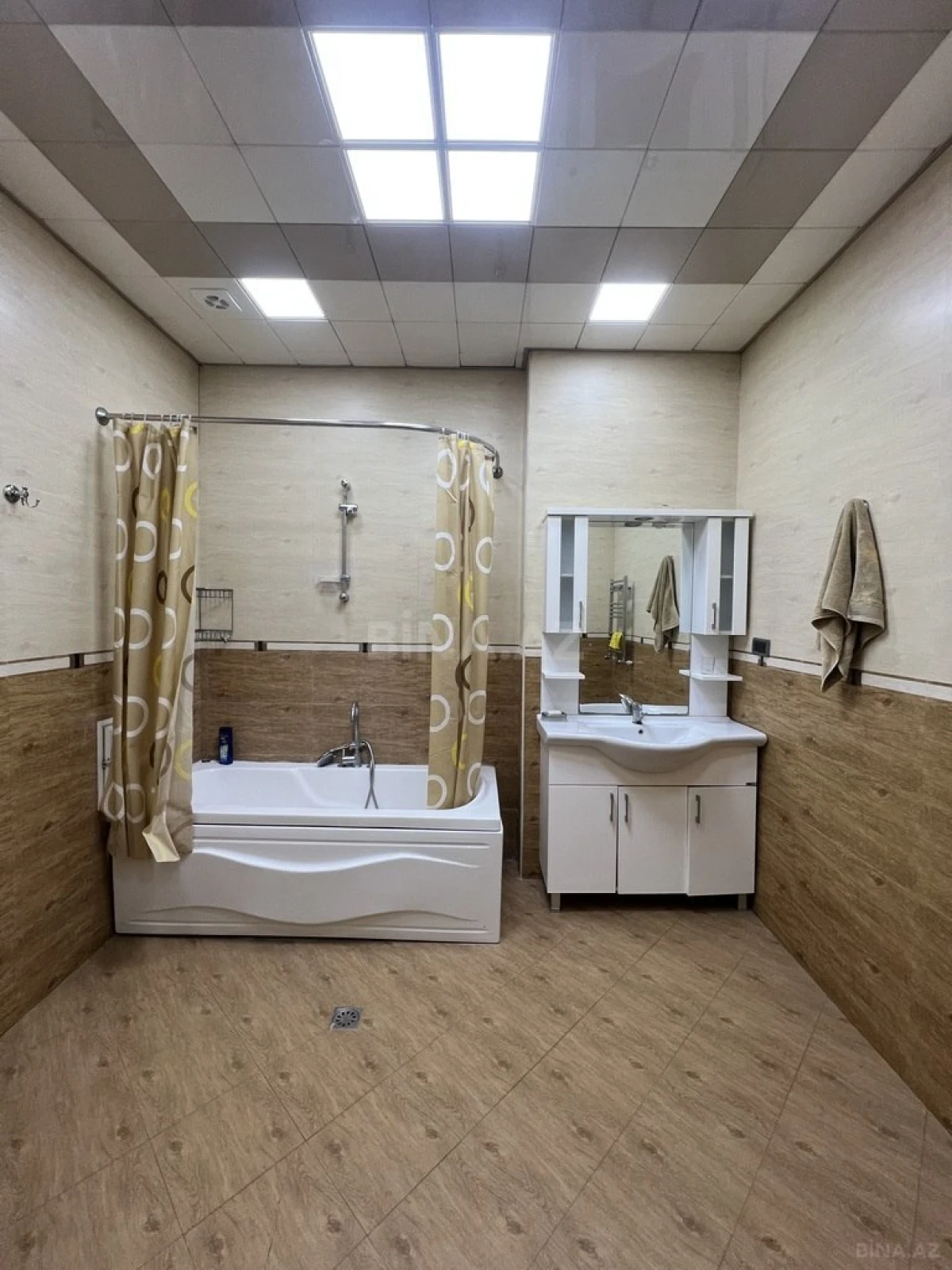 Kirayə verilir 3 otaqlı mənzil 140 m²