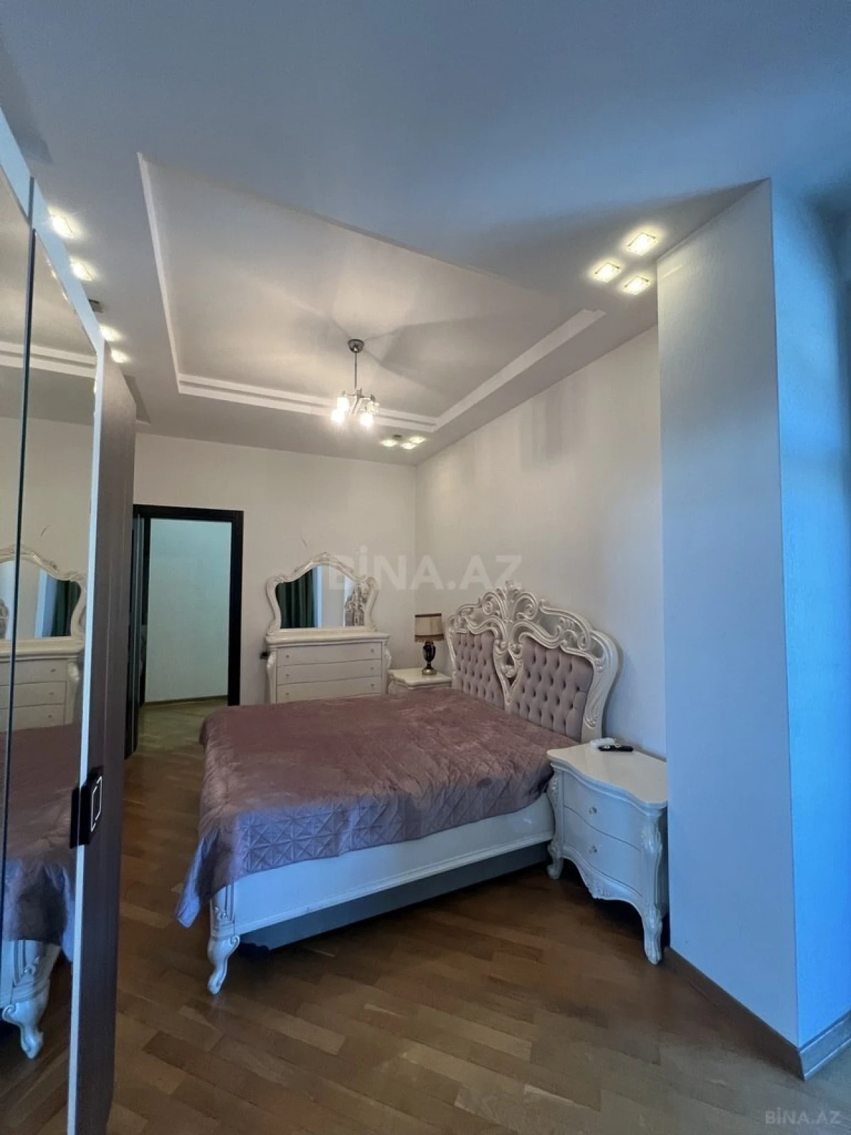Kirayə verilir 3 otaqlı mənzil 140 m²