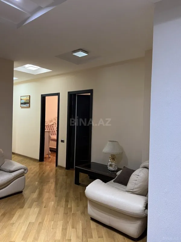 Kirayə verilir 3 otaqlı mənzil 140 m²