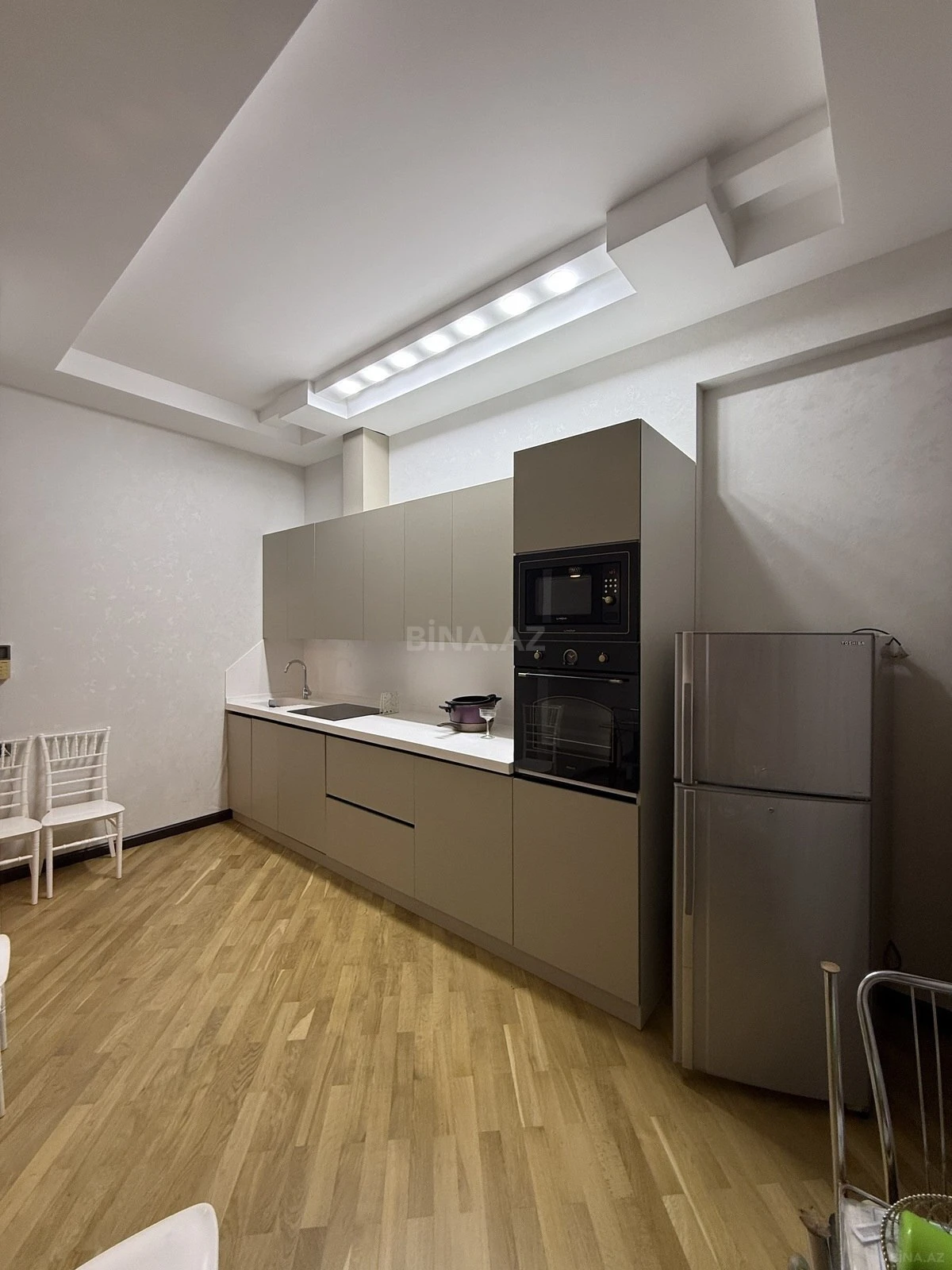 Kirayə verilir 3 otaqlı mənzil 140 m²