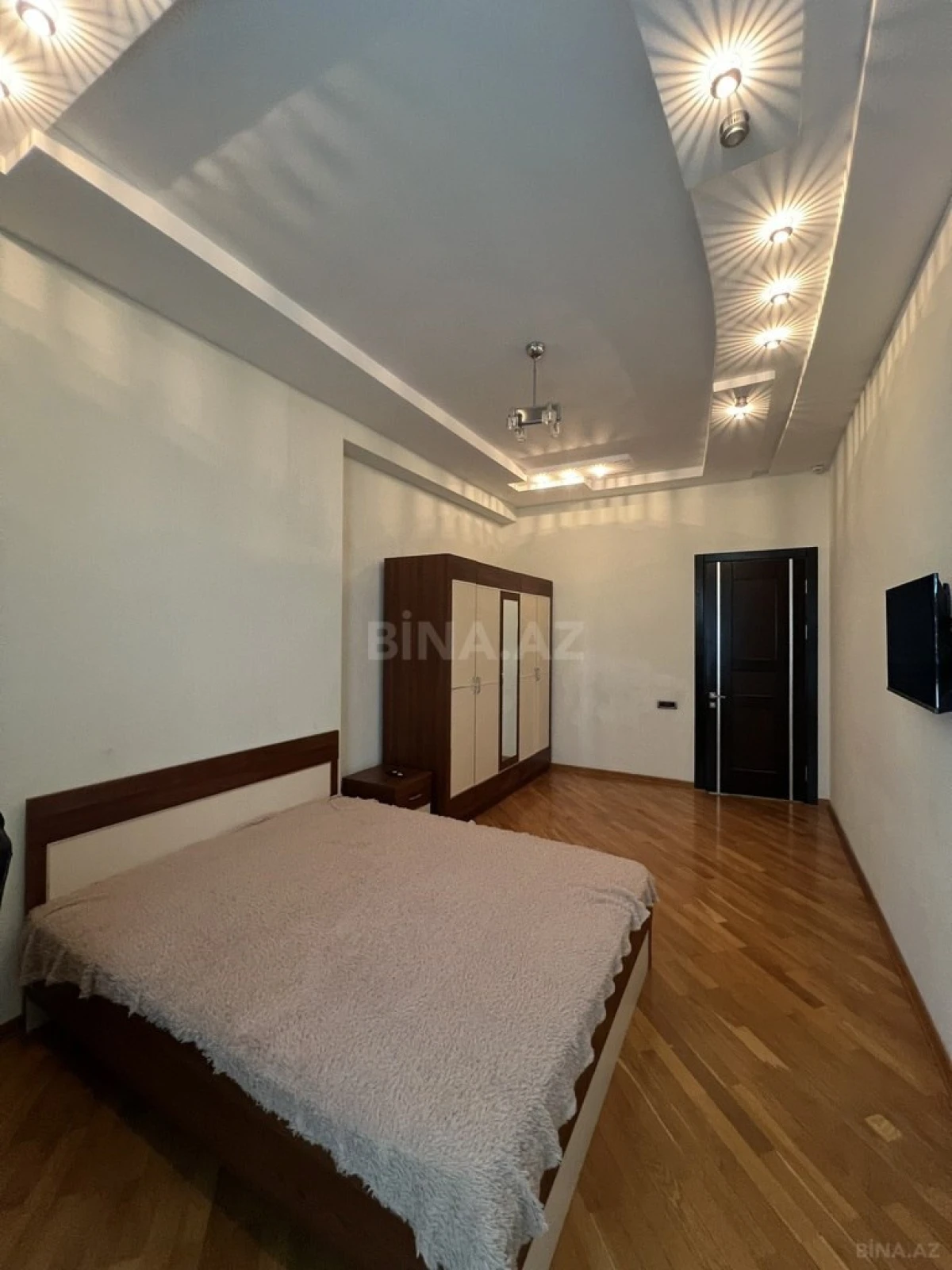 Kirayə verilir 3 otaqlı mənzil 140 m²