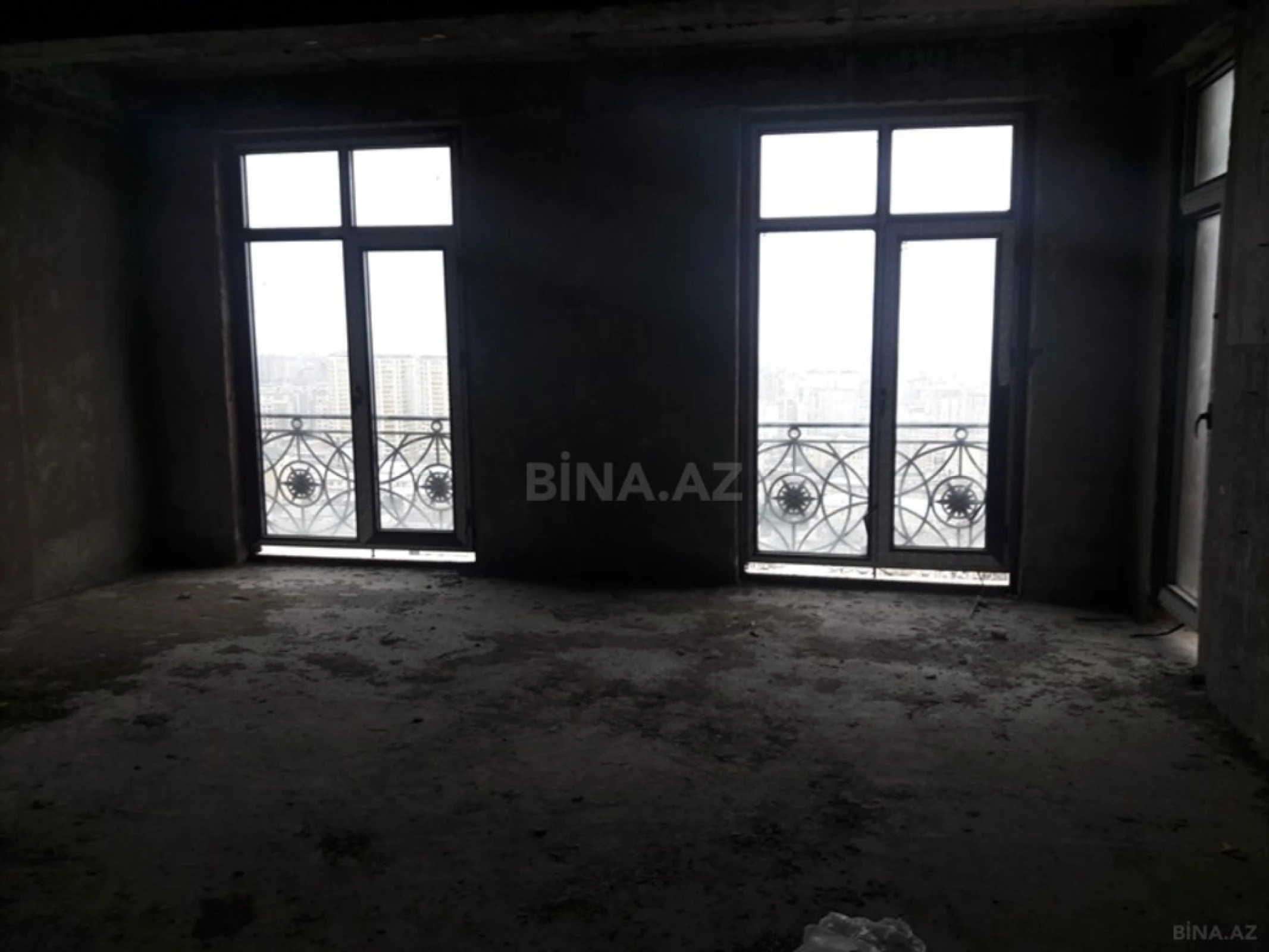 Satılır 3 otaqlı mənzil 328 m²