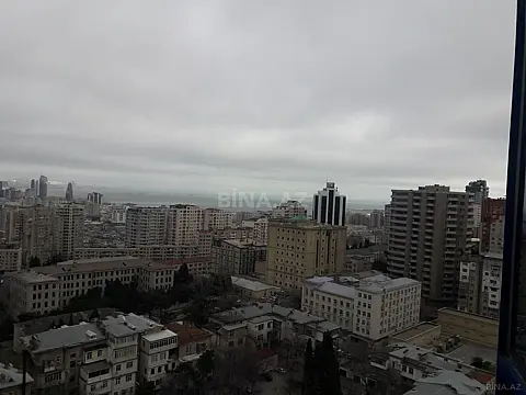 Satılır 3 otaqlı mənzil 328 m²