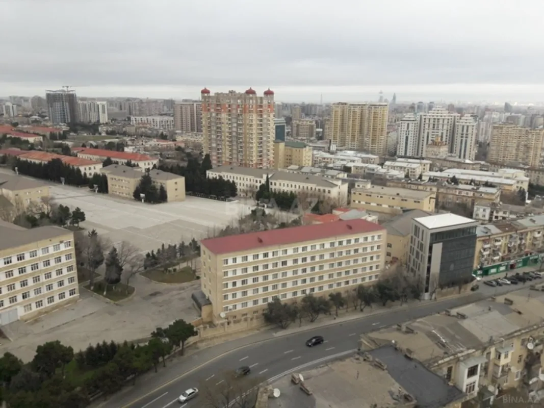 Satılır 3 otaqlı mənzil 328 m²