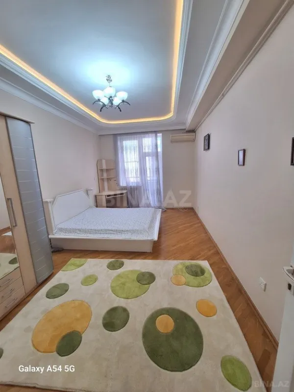 Kirayə verilir 3 otaqlı mənzil 124 m²