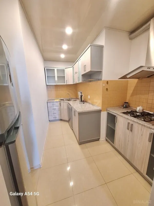 Kirayə verilir 3 otaqlı mənzil 124 m²