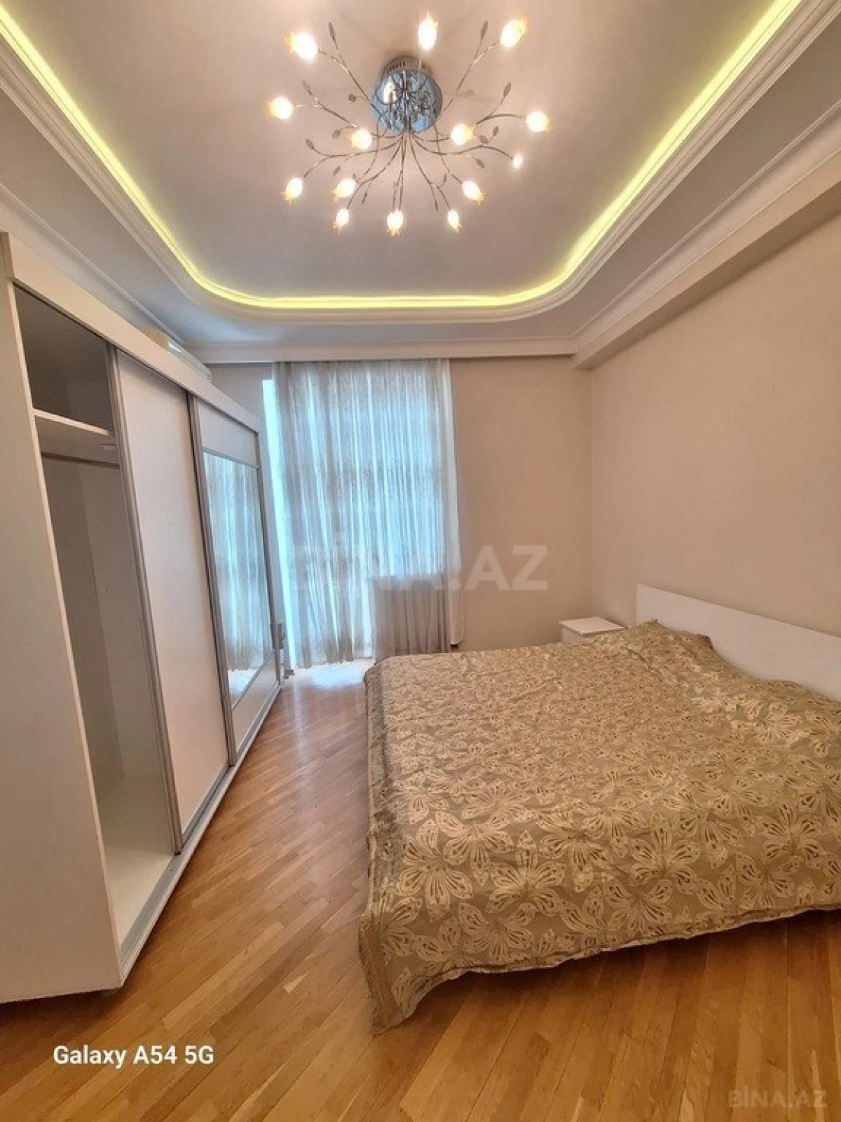 Kirayə verilir 3 otaqlı mənzil 124 m²