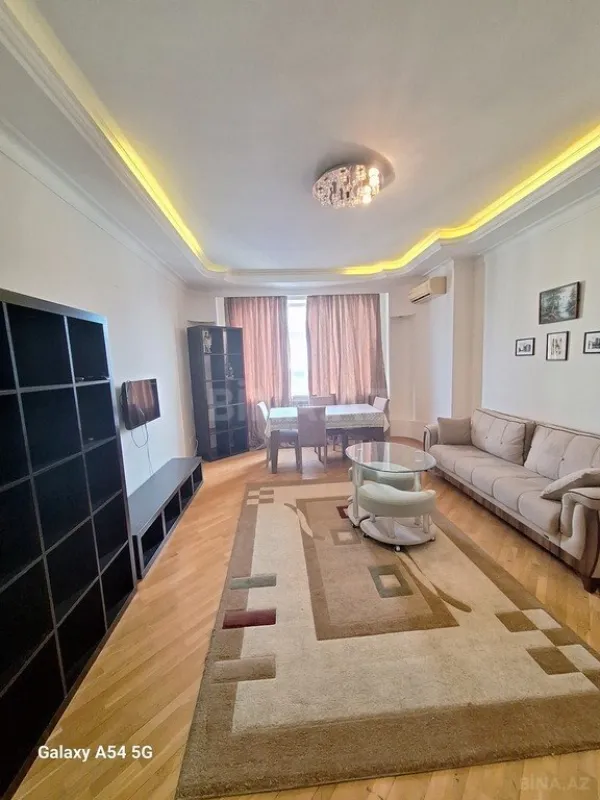 Kirayə verilir 3 otaqlı mənzil 124 m²