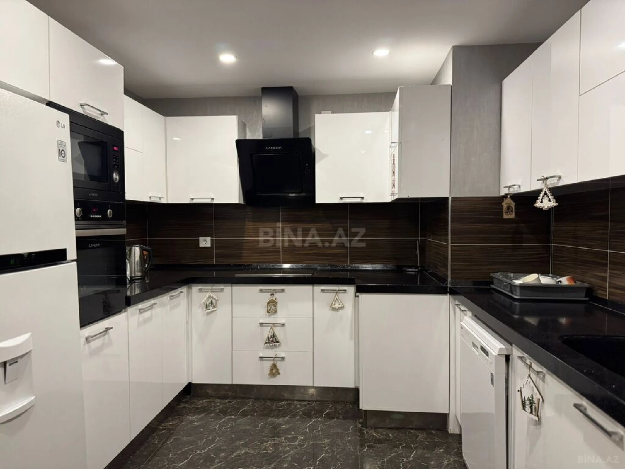 Satılır 2 otaqlı mənzil 107 m²