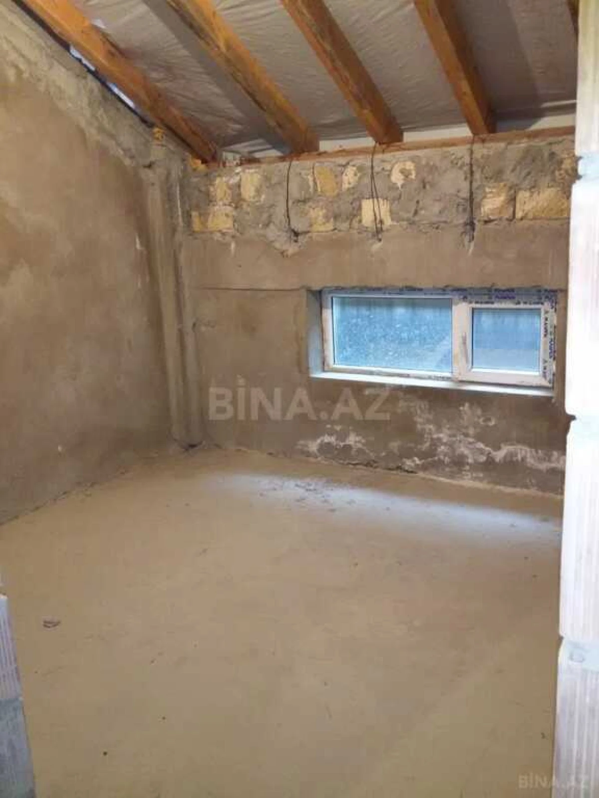 Satılır 6 otaqlı mənzil 305 m²