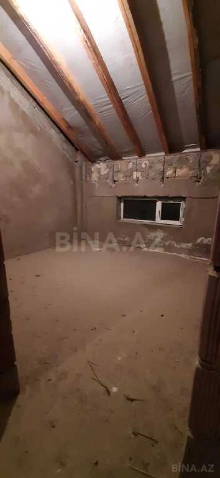 Satılır 6 otaqlı mənzil 305 m²