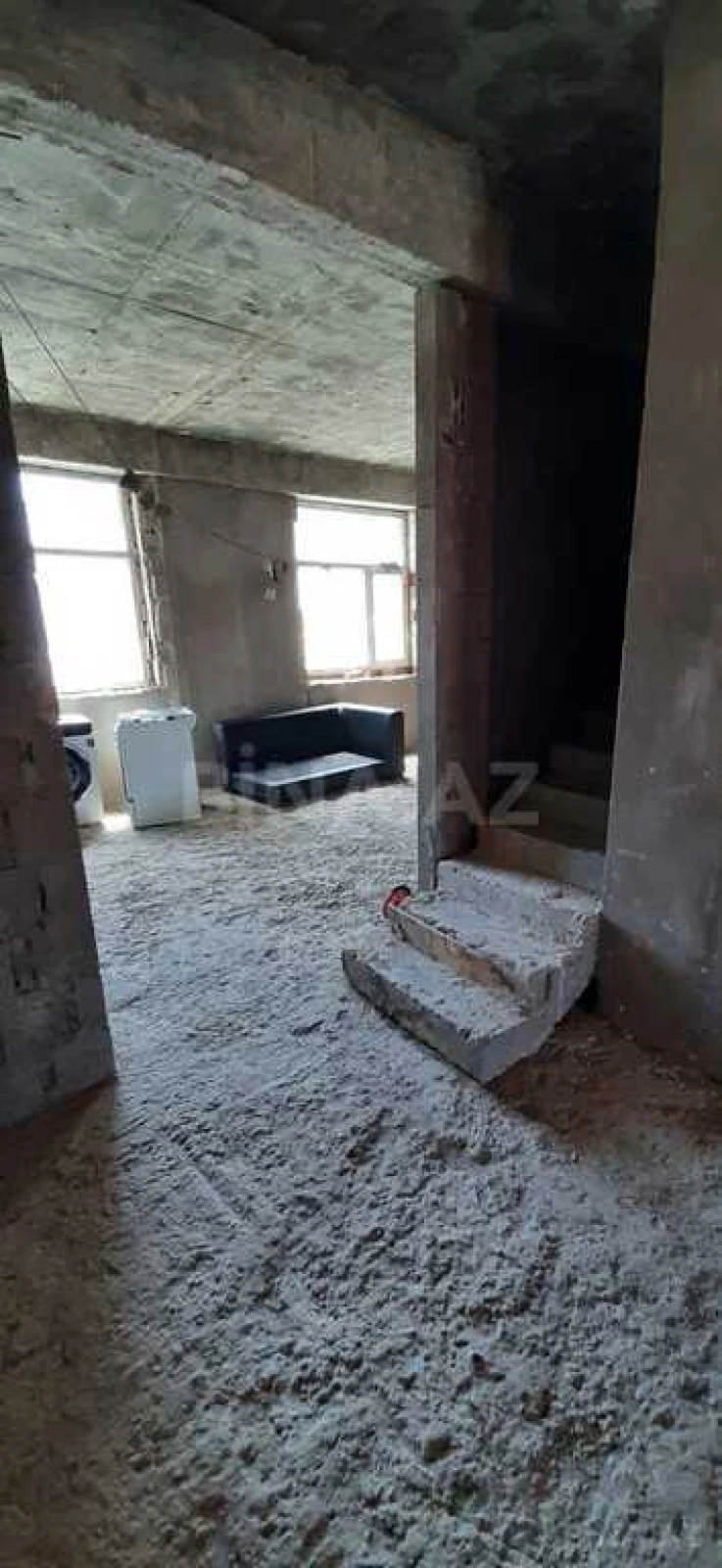 Satılır 6 otaqlı mənzil 305 m²