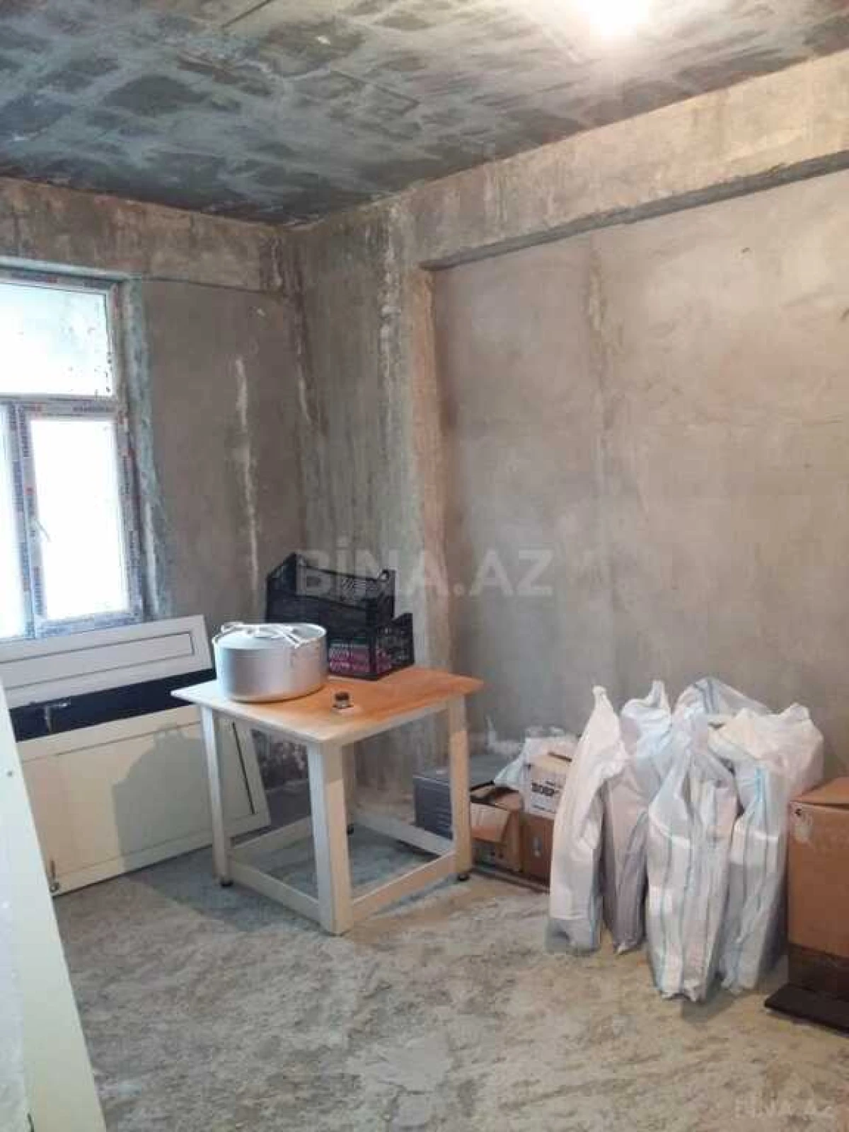Satılır 6 otaqlı mənzil 305 m²