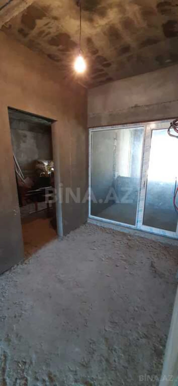 Satılır 6 otaqlı mənzil 305 m²