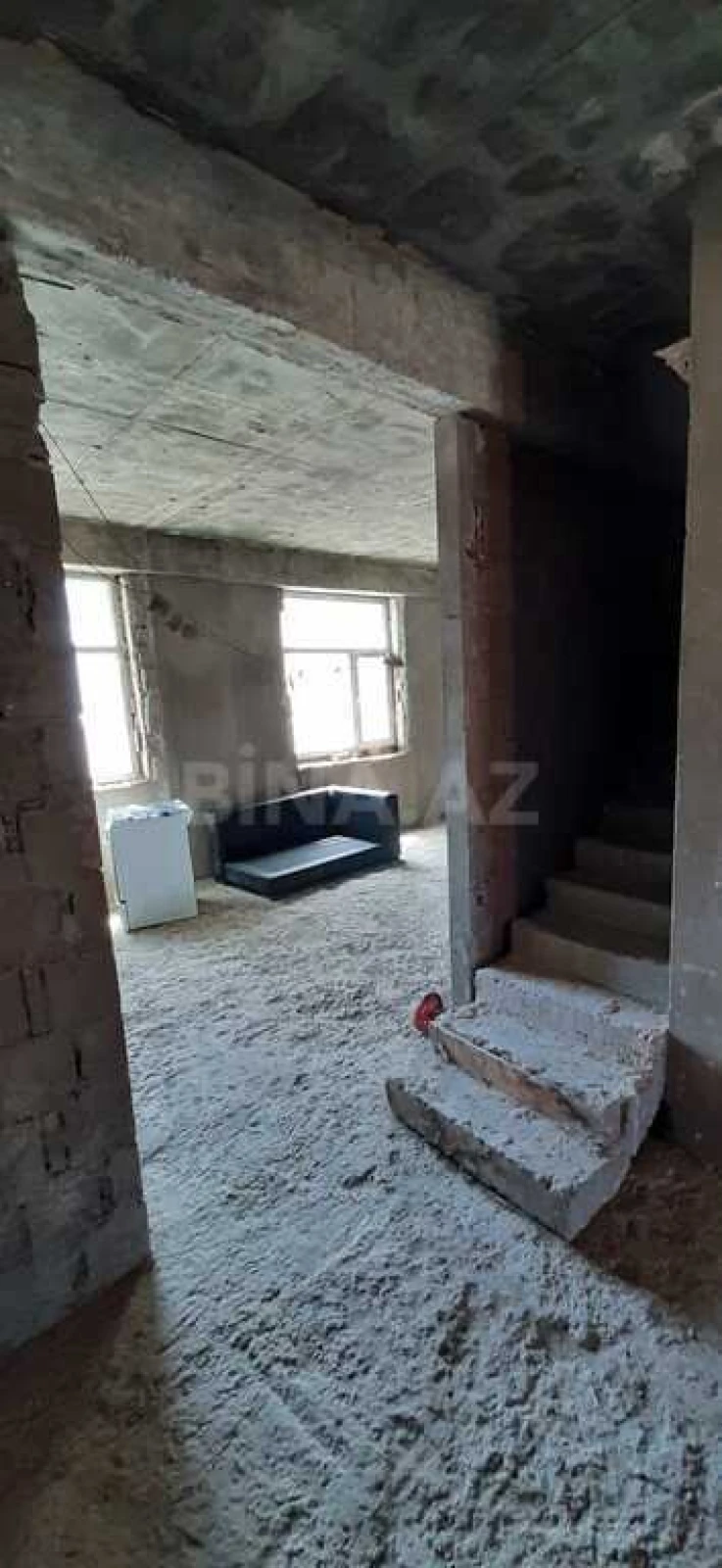Satılır 6 otaqlı mənzil 305 m²