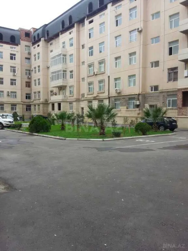 Satılır 6 otaqlı mənzil 305 m²