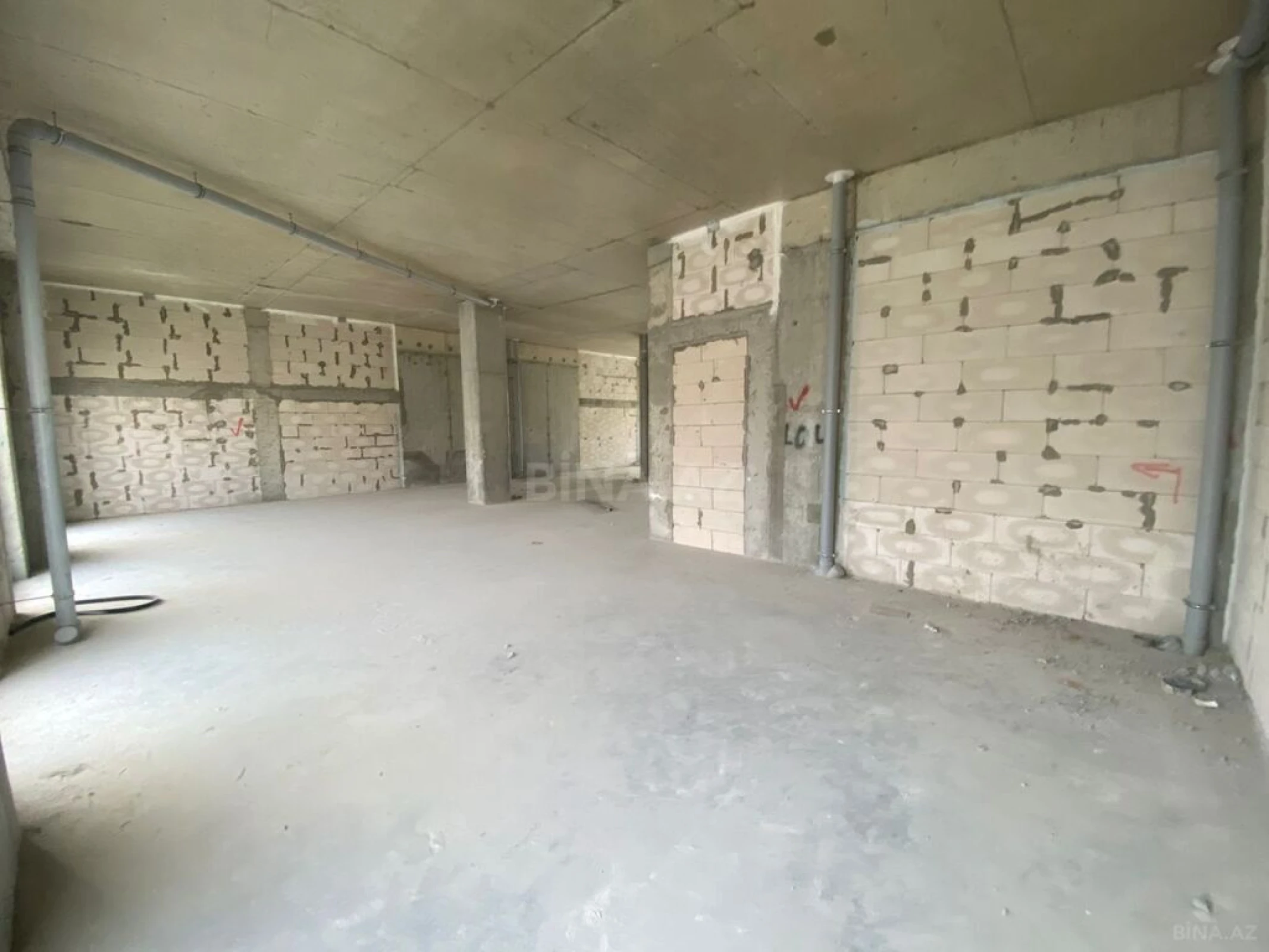 Satılır 4 otaqlı mənzil 184 m²