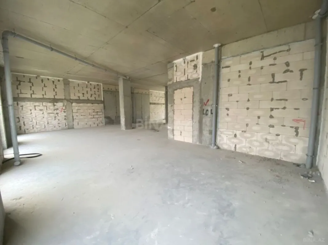 Satılır 4 otaqlı mənzil 184 m²