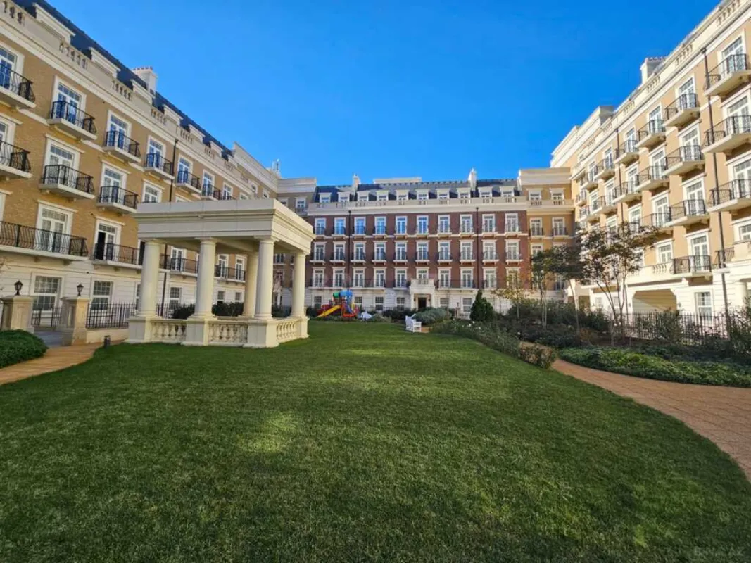 Satılır 4 otaqlı mənzil 184 m²