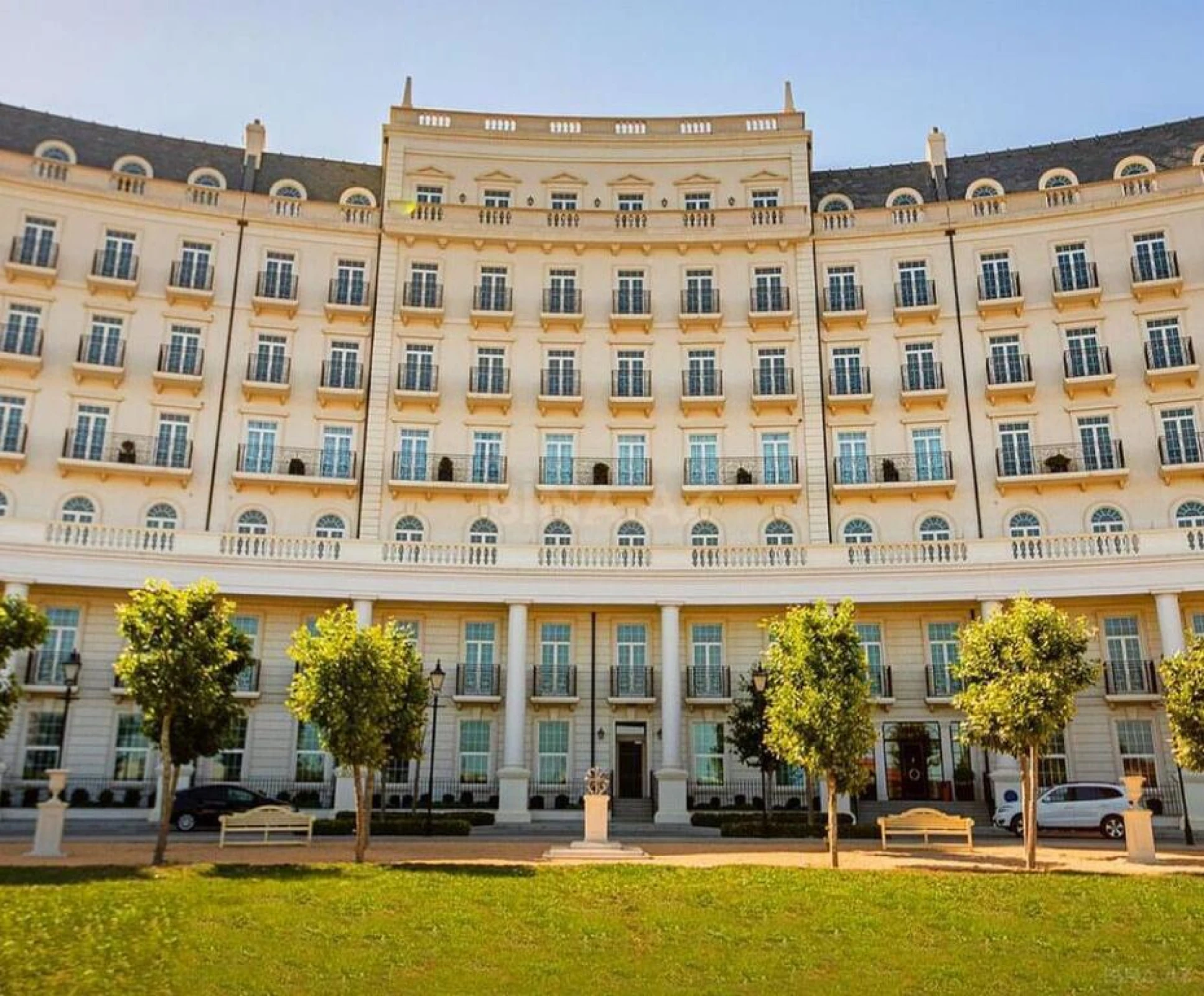 Satılır 4 otaqlı mənzil 184 m²