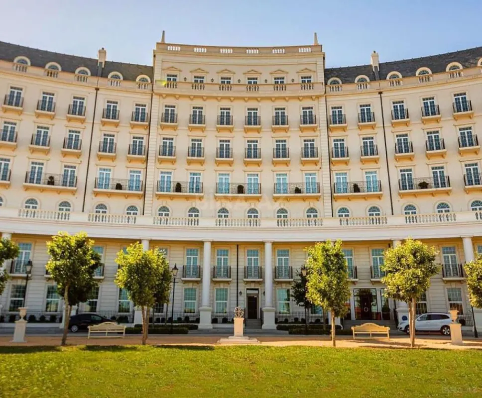 Satılır 4 otaqlı mənzil 184 m²