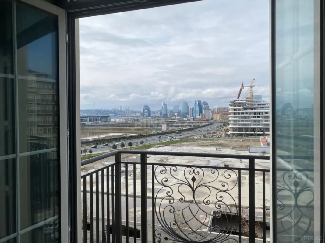 Satılır 4 otaqlı mənzil 184 m²