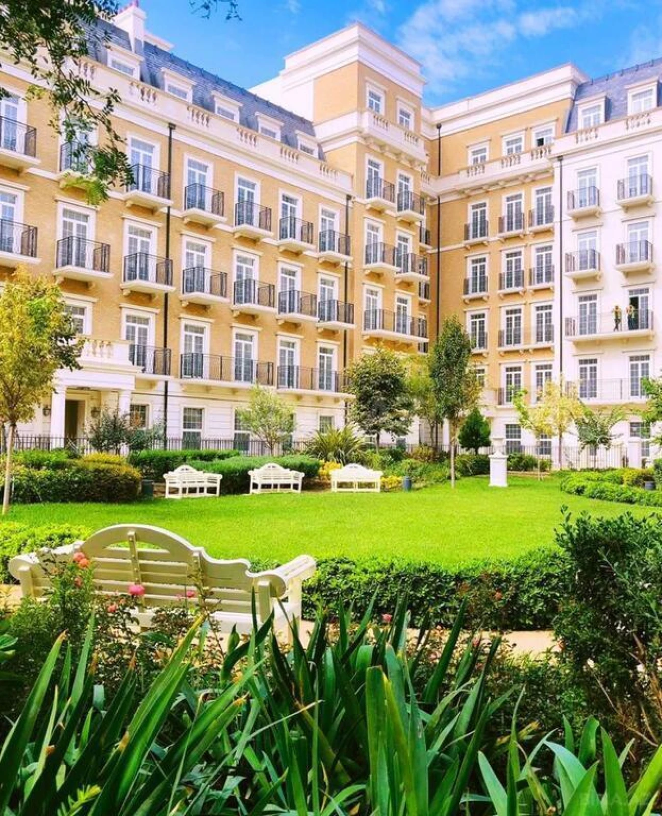 Satılır 4 otaqlı mənzil 184 m²