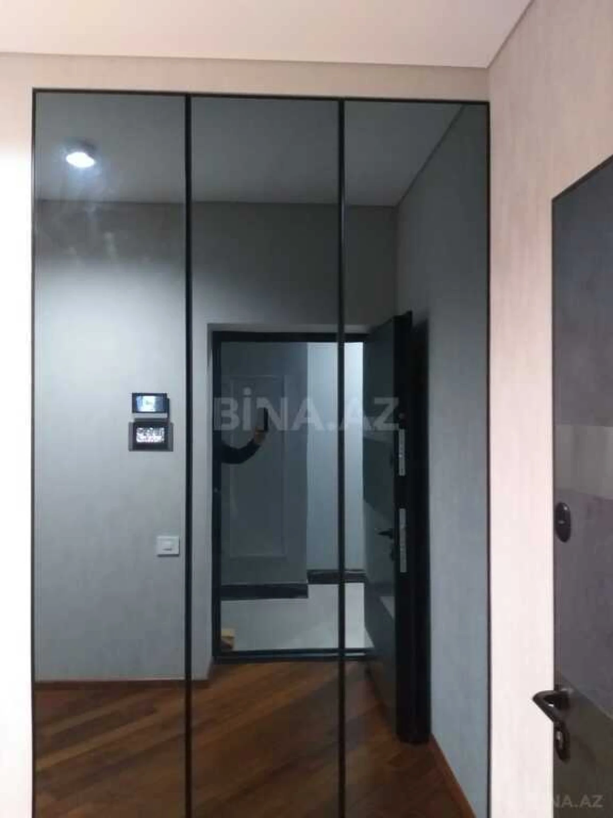 Satılır 3 otaqlı mənzil 94.5 m²