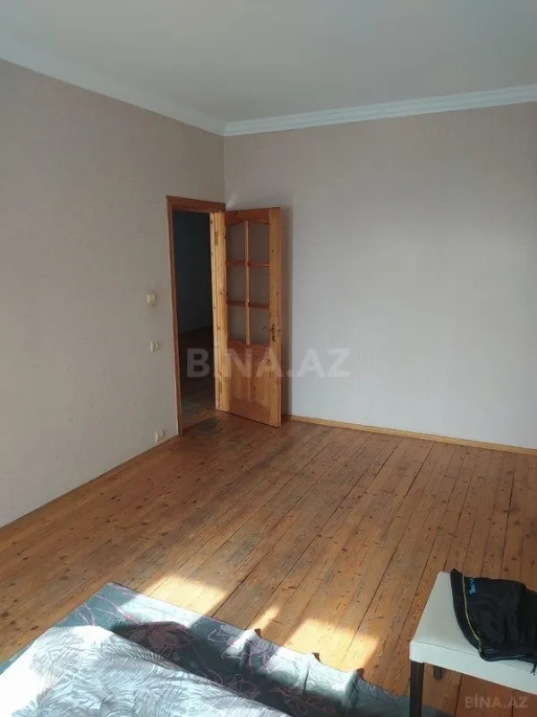 Satılır 4 otaqlı mənzil 110 m²