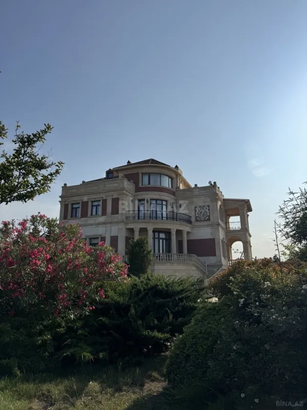Satılır 9 otaqlı həyət evi 1000 m²