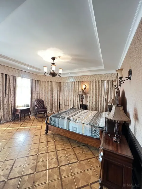 Satılır 9 otaqlı həyət evi 1000 m²