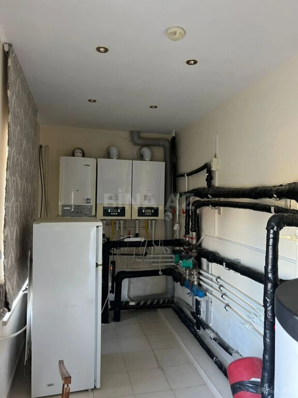 Satılır 9 otaqlı həyət evi 1000 m²