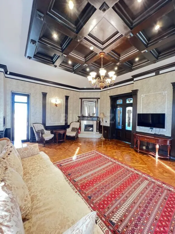 Satılır 9 otaqlı həyət evi 1000 m²