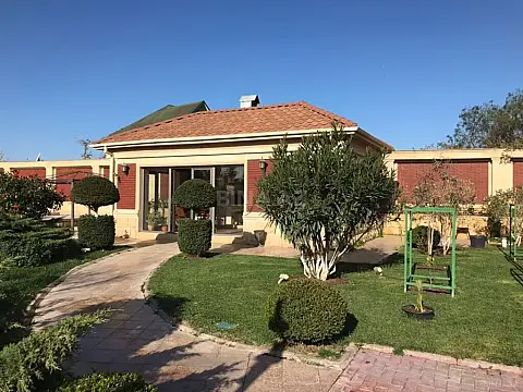 Satılır 9 otaqlı həyət evi 1000 m²
