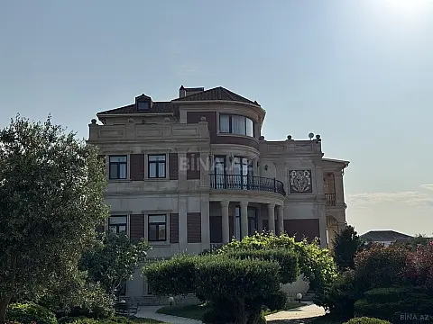 Satılır 9 otaqlı həyət evi 1000 m²