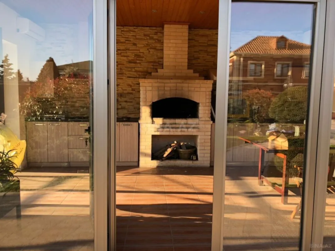 Satılır 9 otaqlı həyət evi 1000 m²