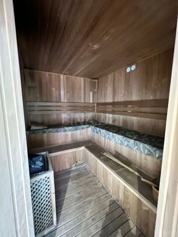 Satılır 9 otaqlı həyət evi 1000 m²