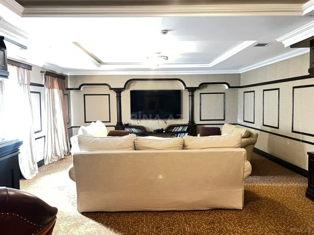 Satılır 9 otaqlı həyət evi 1000 m²