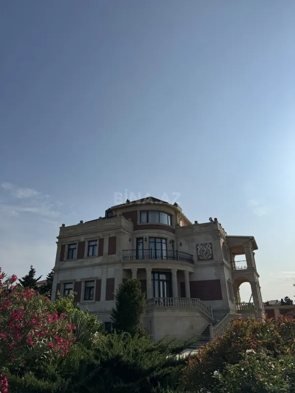 Satılır 9 otaqlı həyət evi 1000 m²