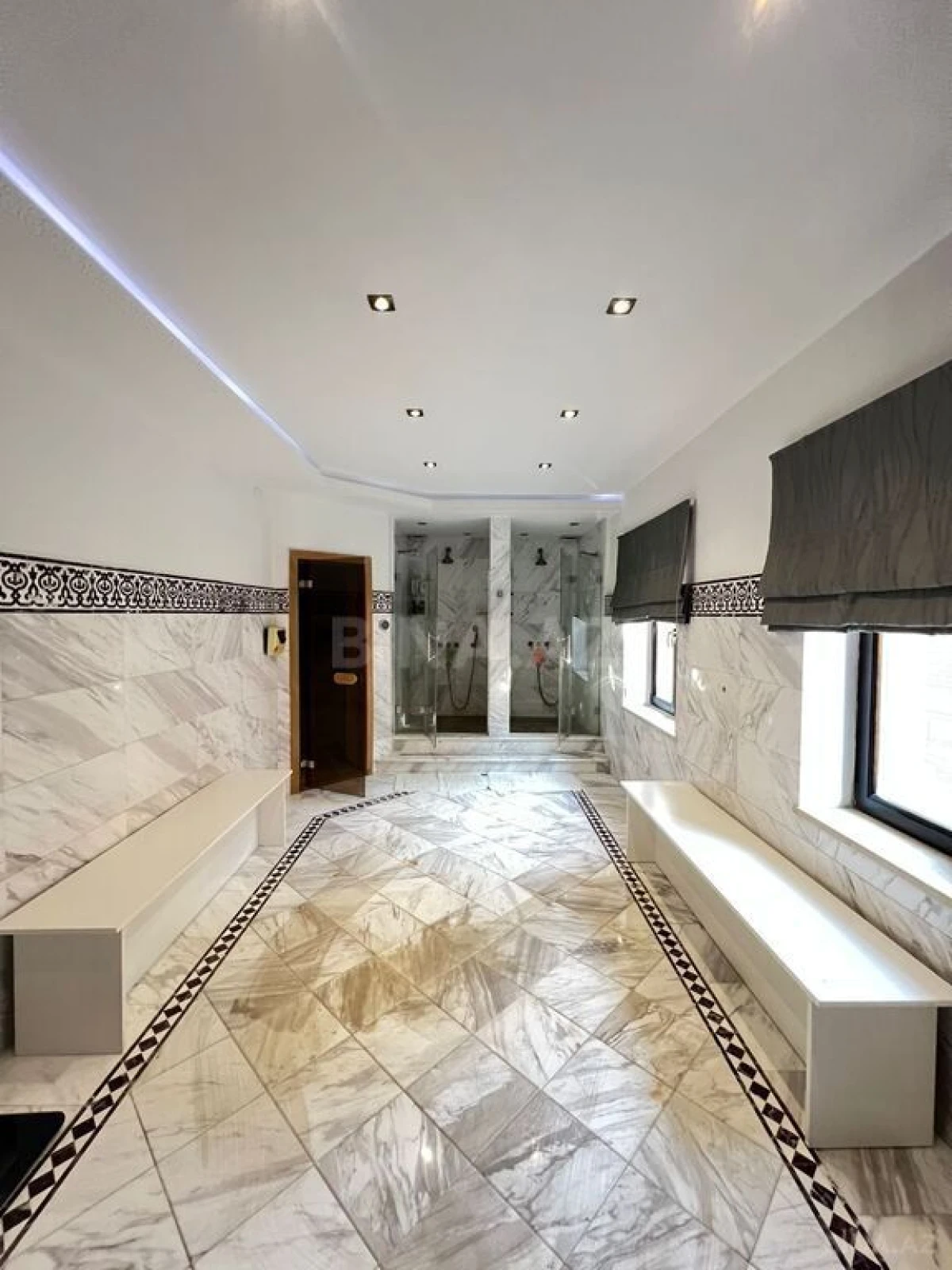 Satılır 9 otaqlı həyət evi 1000 m²