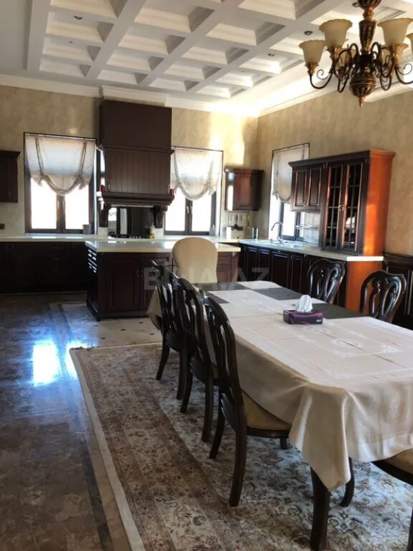 Satılır 9 otaqlı həyət evi 1000 m²