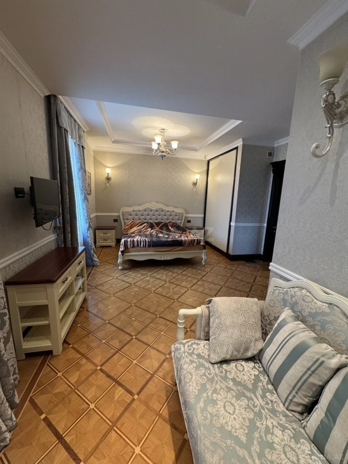 Satılır 9 otaqlı həyət evi 1000 m²