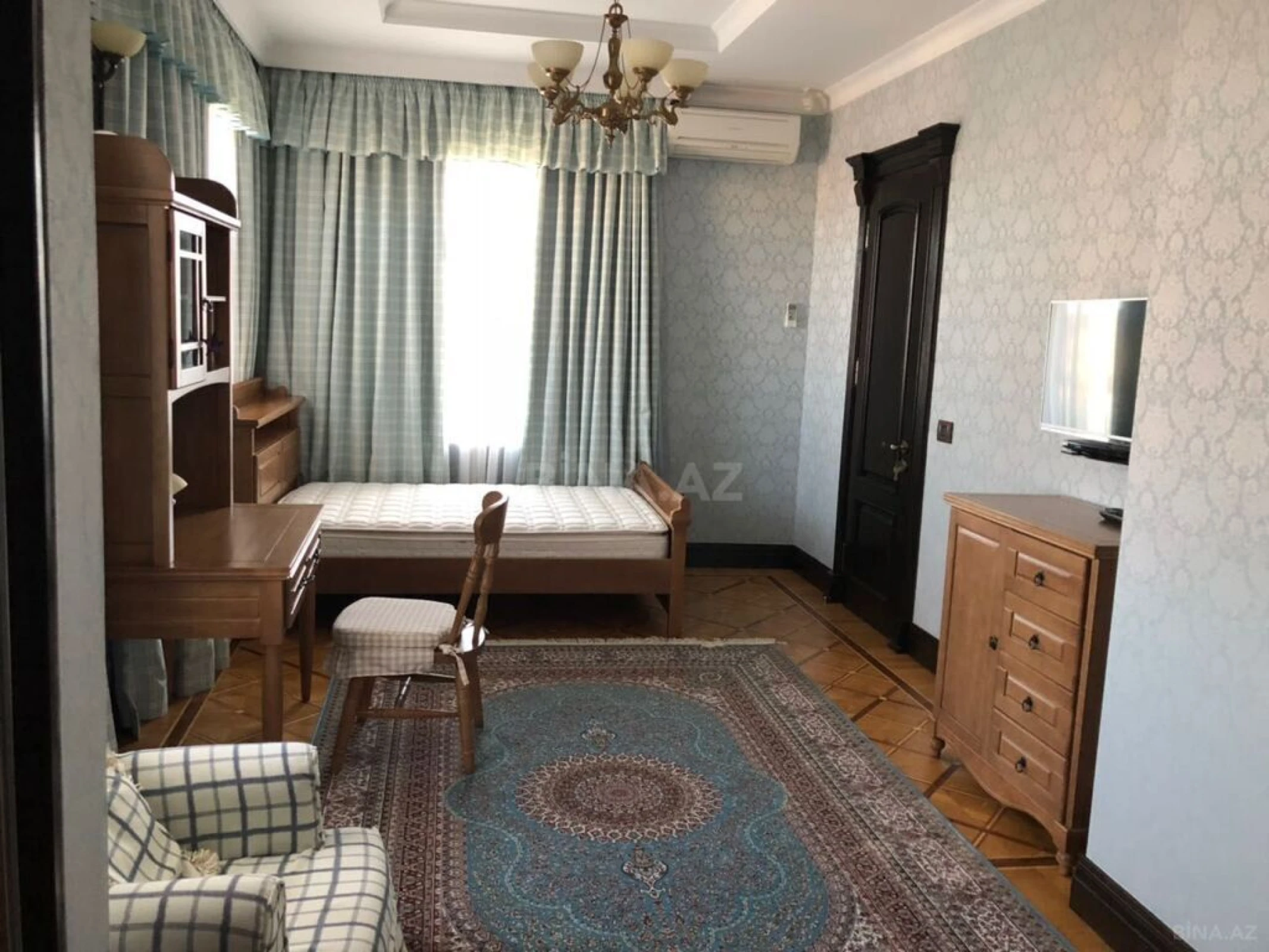 Satılır 9 otaqlı həyət evi 1000 m²