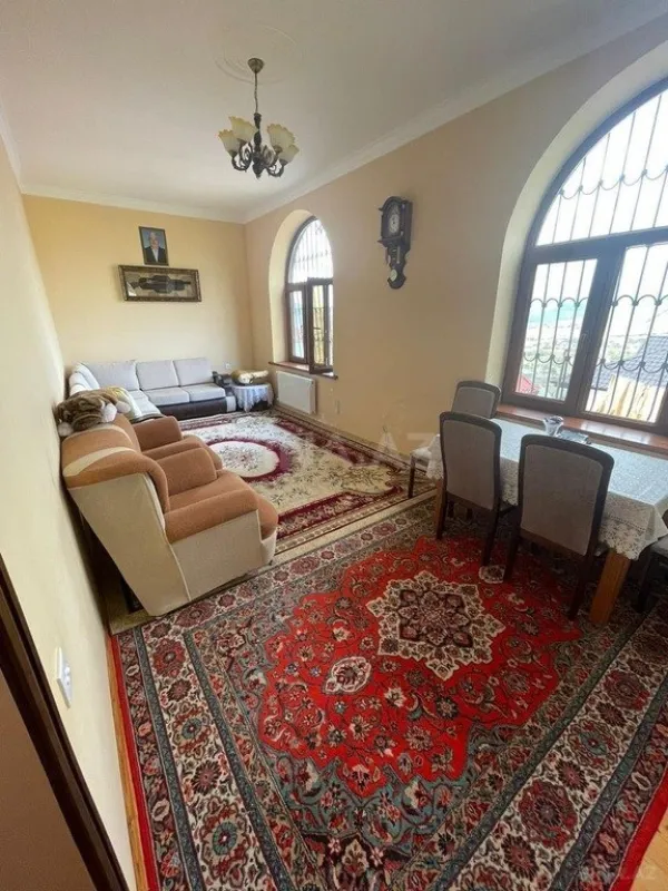 Satılır 4 otaqlı həyət evi 260 m²