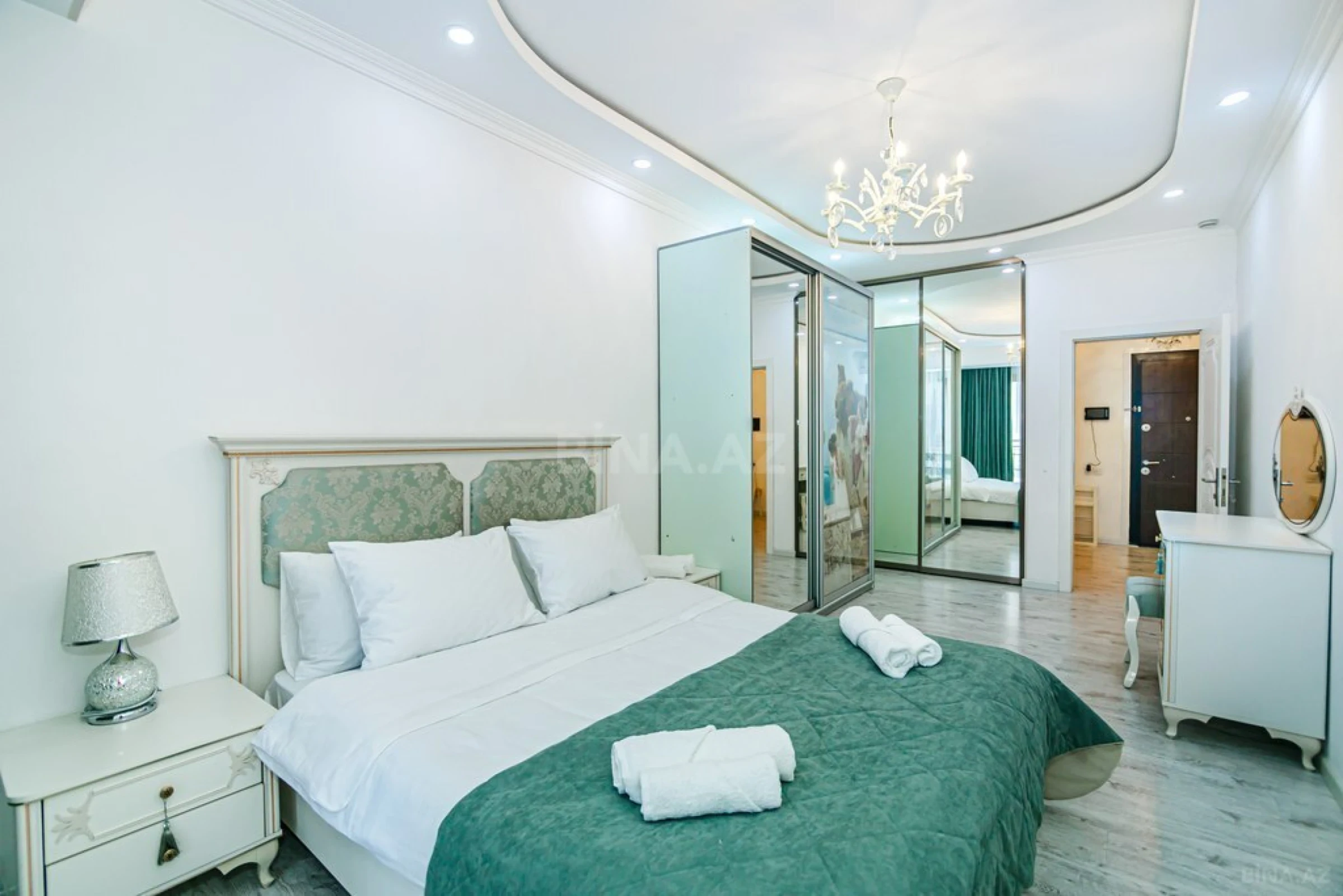 Kirayə verilir 2 otaqlı mənzil 90 m²