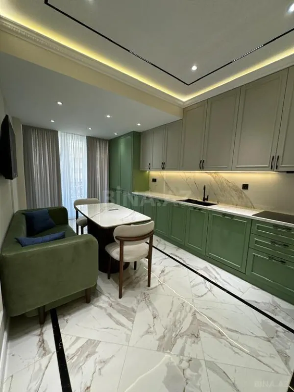 Satılır 4 otaqlı mənzil 170 m²