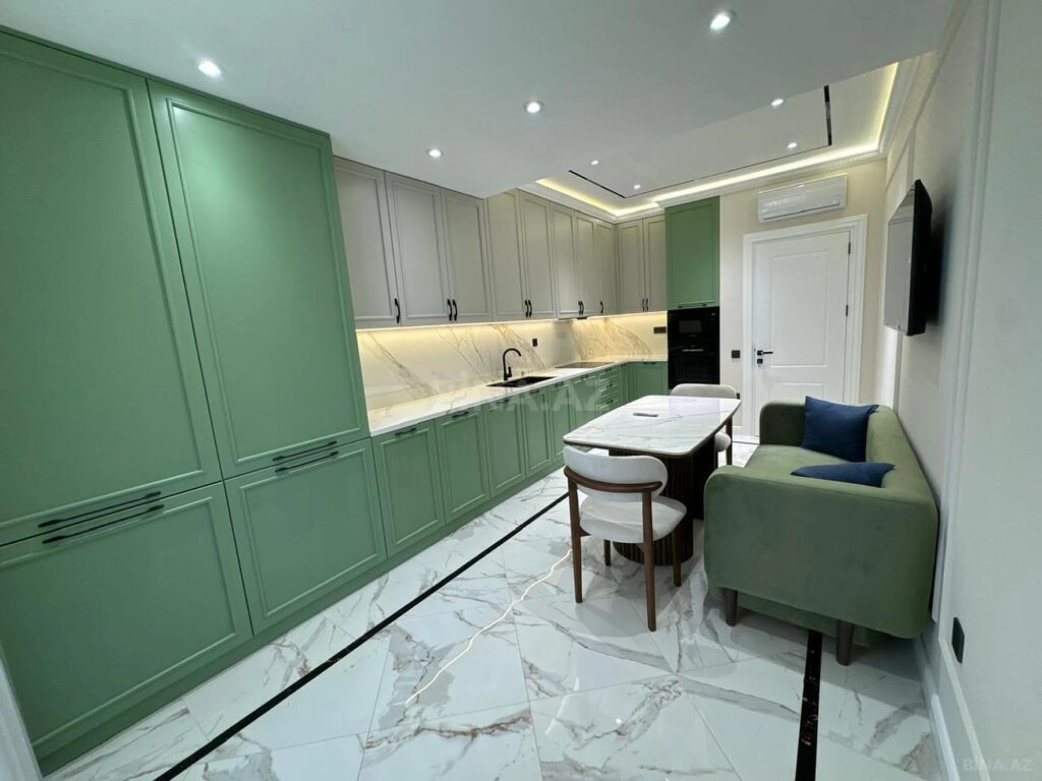 Satılır 4 otaqlı mənzil 170 m²