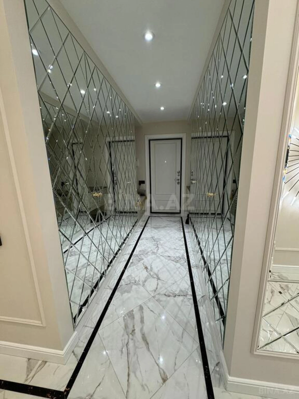 Satılır 4 otaqlı mənzil 170 m²