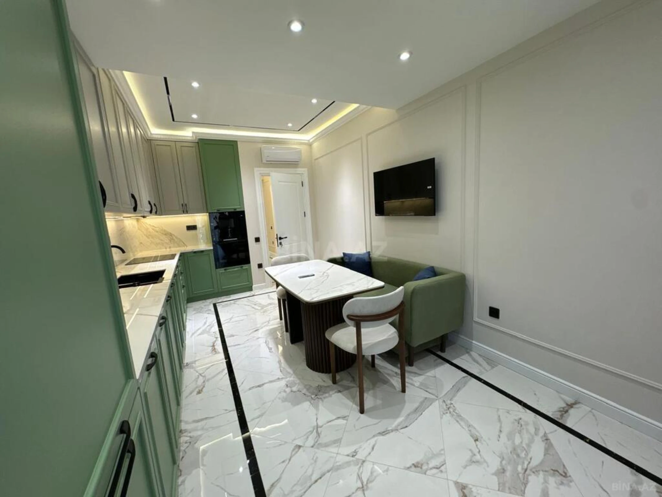 Satılır 4 otaqlı mənzil 170 m²